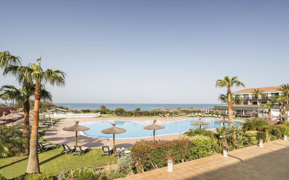 Piscina al aire libre Hotel ILUNION Calas de Conil Conil de la Frontera Piscina al aire libre Hotel ILUNION Calas de Conil Conil de la Frontera