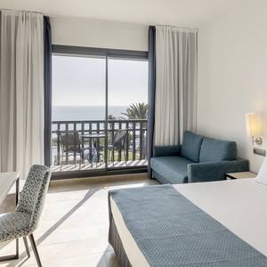 Habitación doble premium vista mar Hotel ILUNION Calas de Conil Conil de la Frontera