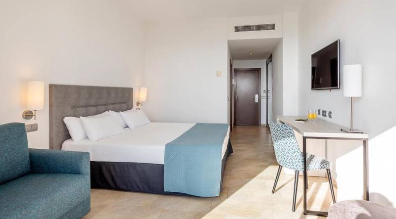 Habitación doble comunicada Hotel ILUNION Calas de Conil Conil de la Frontera
