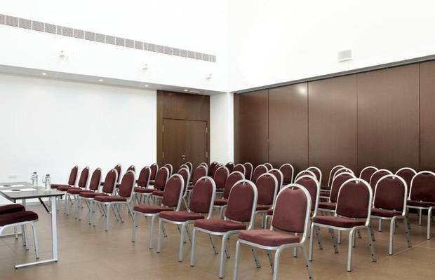 Salón Presentaciones Hotel ILUNION Calas de Conil Conil de la Frontera