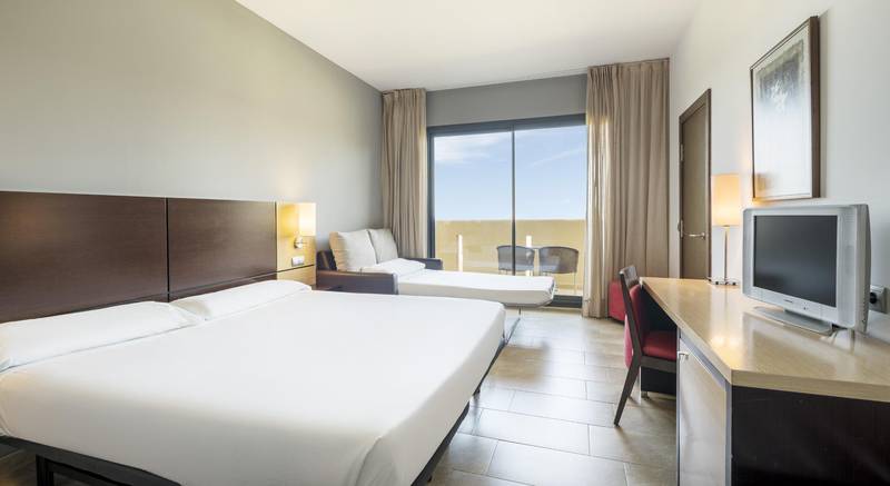 Habitación doble con niños Hotel ILUNION Calas de Conil Conil de la Frontera